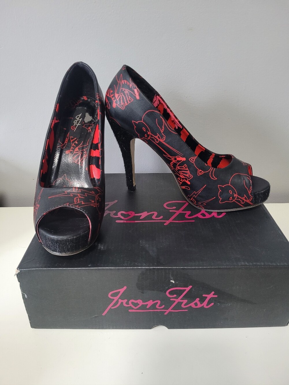 Iron Fist Stabby Cat Platform Heels, Size 9